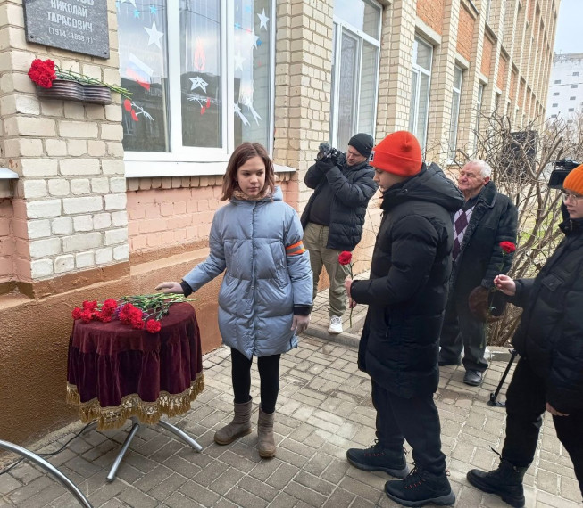 Торжественное открытие мемориальной доски памяти героя Советского Союза Лукинова Николая Тарасовича.